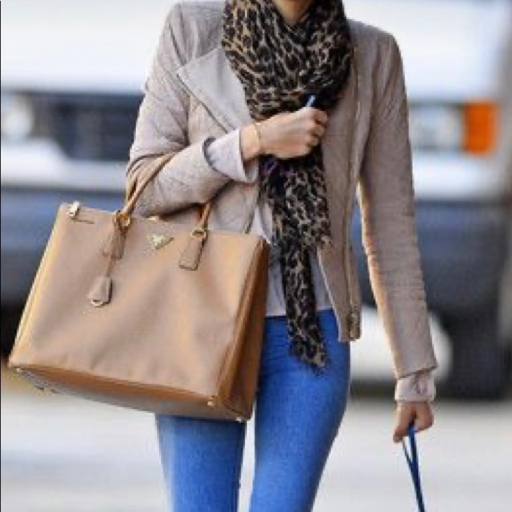 Prada Saffiano Lux tote large in caramel - Picture 10 of 10